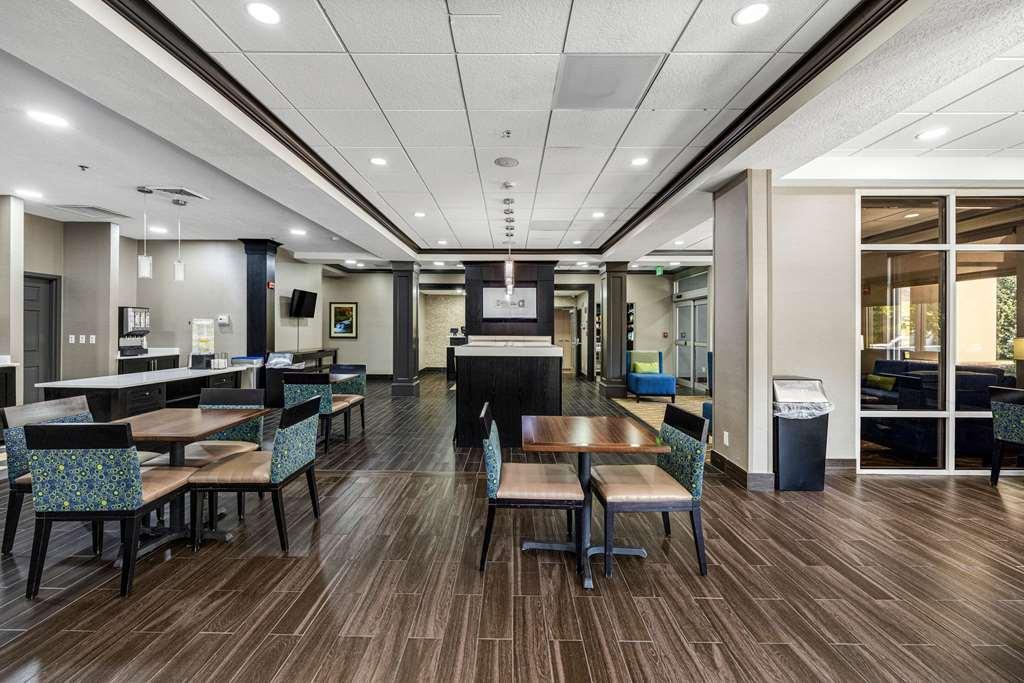 Comfort Inn & Suites Logan Near University Restaurant foto