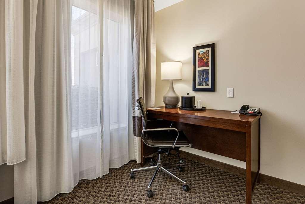 Comfort Inn & Suites Logan Near University Cameră foto